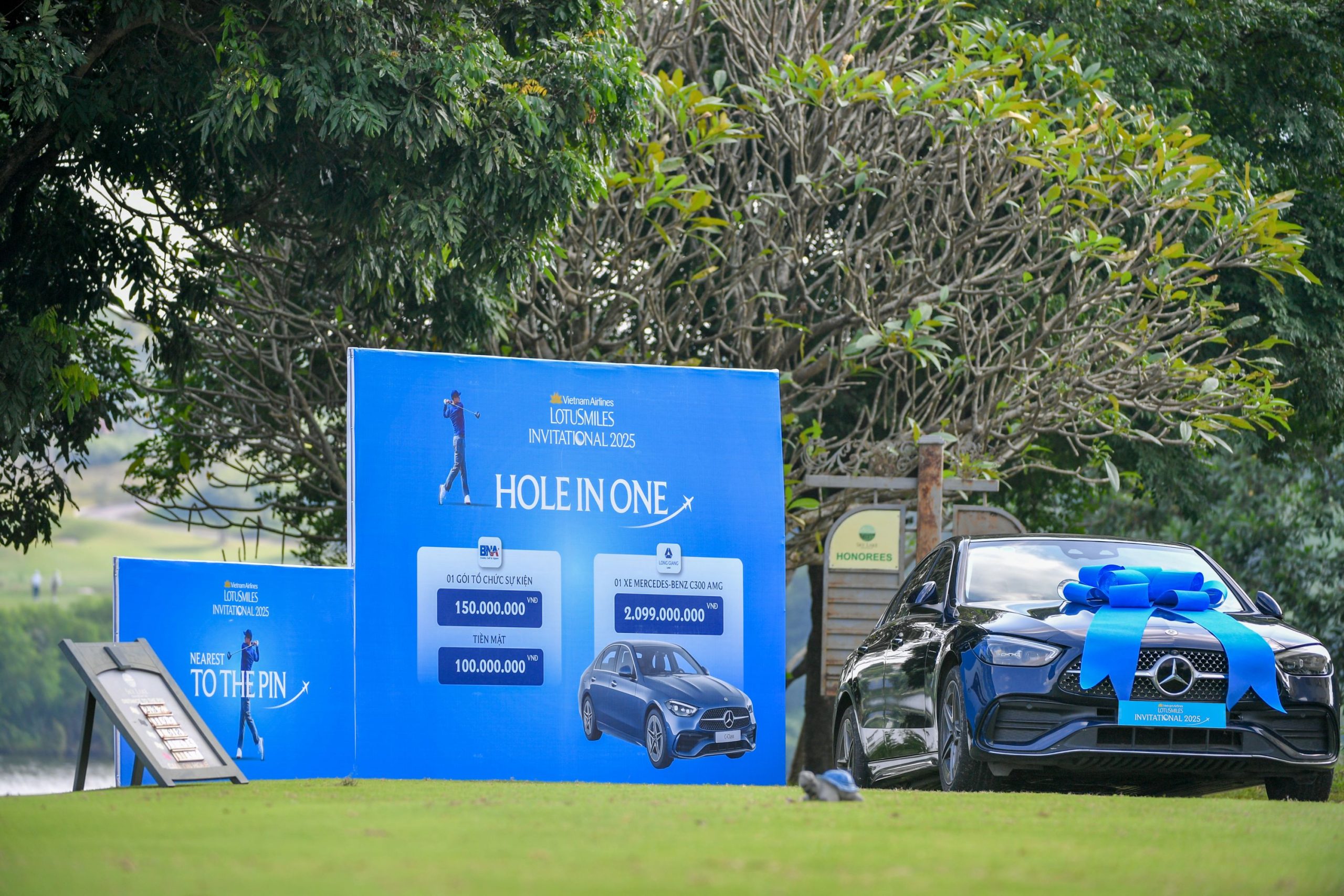 Hạng mục giải thưởng Hole in One Long Giang Land tài trợ có giá trị 2,1 tỷ đồng